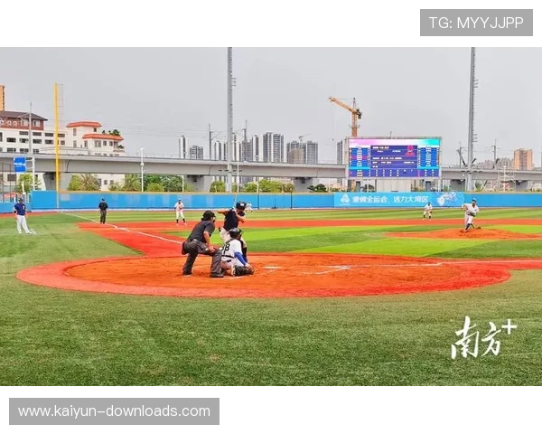 十五运会垒球决赛七局下半辽宁队三击球员接连被接杀出局